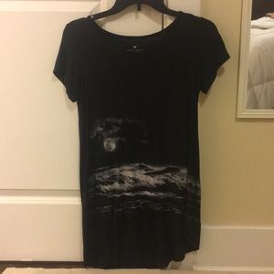Black soft and sexy american eagle moon/wave tee!
